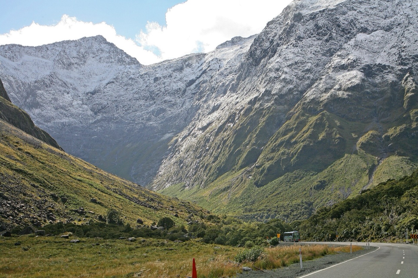 Milford Road 穿越高山谷地